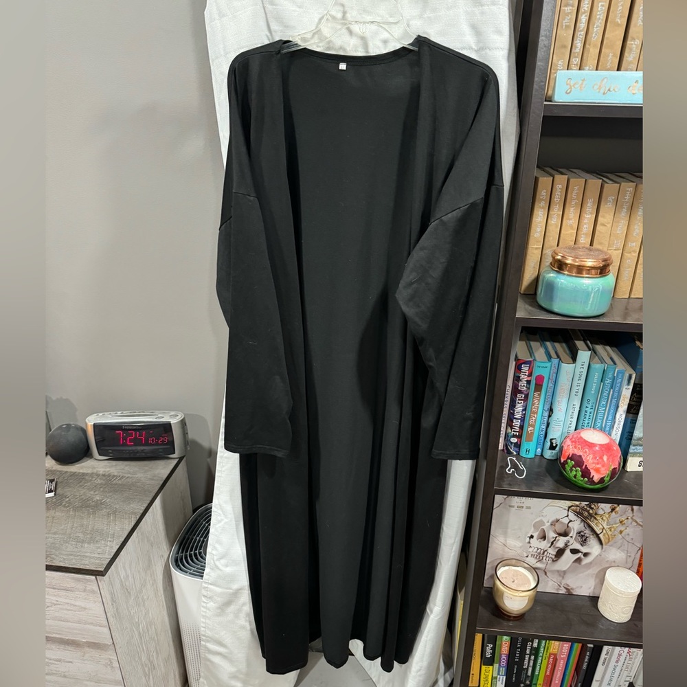 Chic Black Cardigan Sweater with Timeless Elegance
